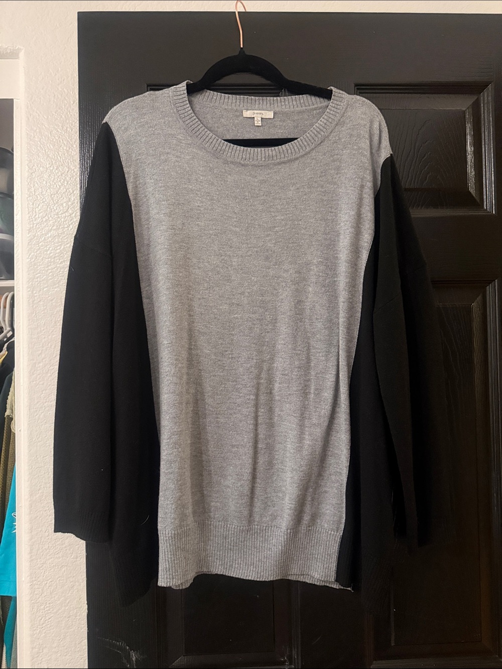 JODIFL Two-Tone Crewneck Sweater in Gray and Black